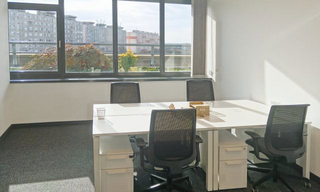 Kiadó iroda, Budapesten, XIX. kerületben, Vak Bottyán utcában