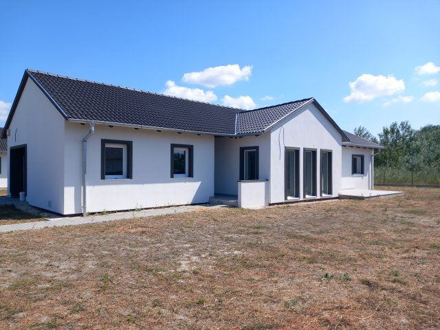Eladó családi ház, Ráckevén 89.9 M Ft, 4 szobás
