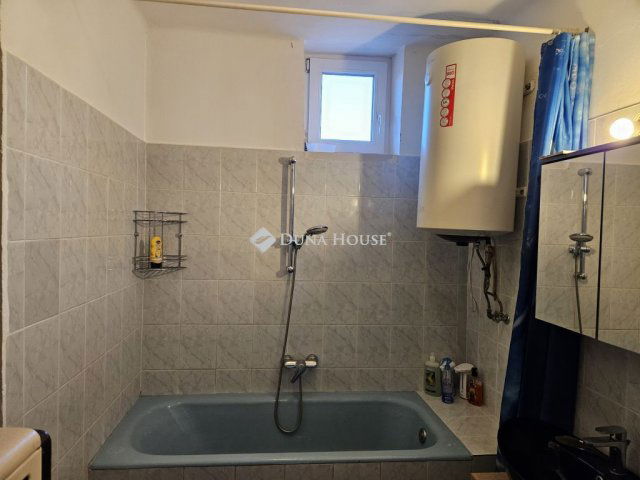 Eladó családi ház, Nyúlon, Petőfi Sándor utcában 100 M Ft