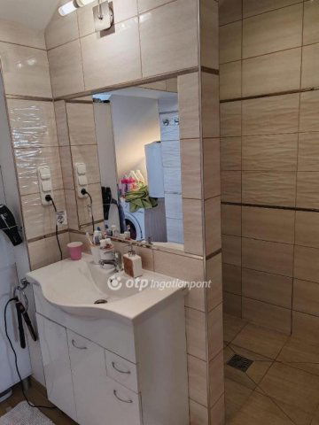 Eladó családi ház, Gyenesdiáson 185 M Ft, 8 szobás