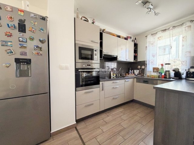 Eladó ikerház, Szombathelyen 88.9 M Ft, 5 szobás