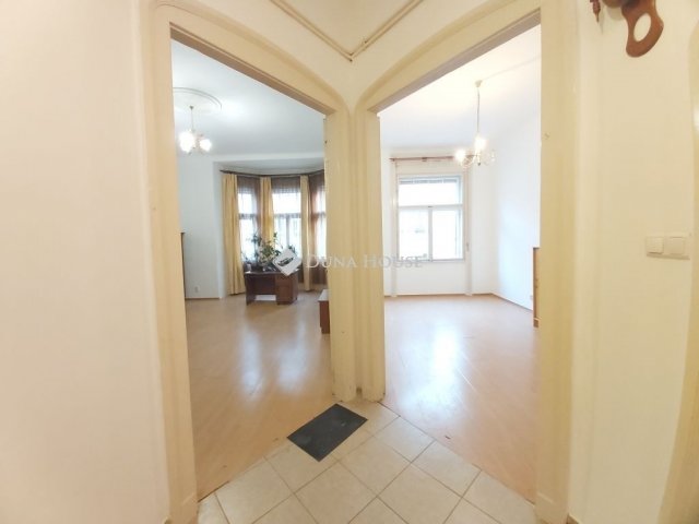 Eladó téglalakás, Budapesten, VI. kerületben 99.9 M Ft, 2 szobás