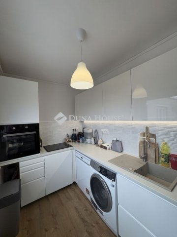 Eladó panellakás, Kecskeméten 49.8 M Ft, 3 szobás