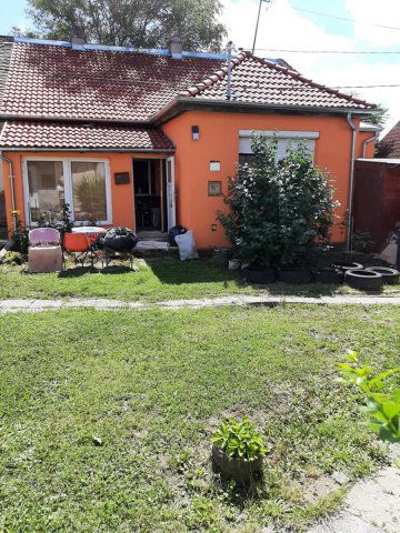 Eladó családi ház, Pécsett 37.9 M Ft, 3 szobás