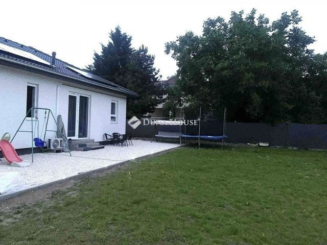 Eladó családi ház, Kecskeméten 94.99 M Ft, 5 szobás