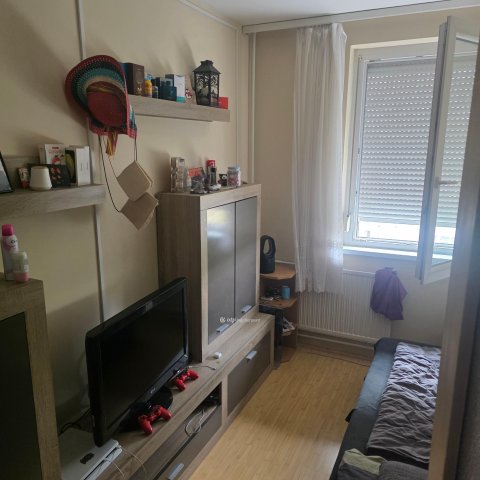 Eladó panellakás, Debrecenben 48 M Ft, 1+2 szobás