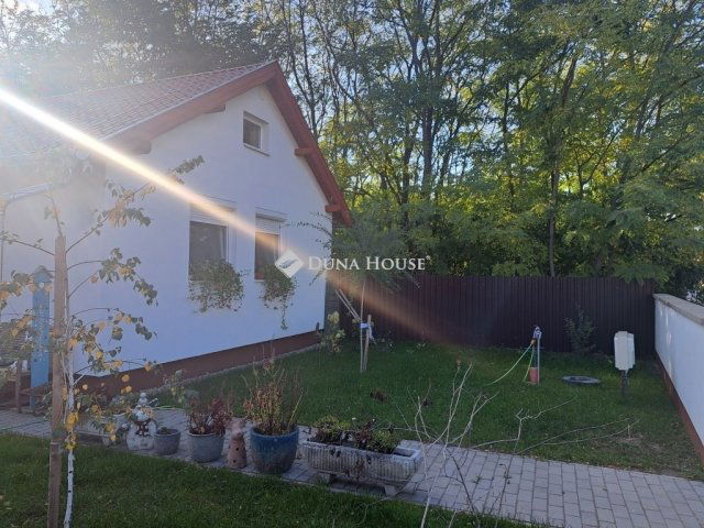 Eladó családi ház, Dánszentmiklóson 55.5 M Ft, 3 szobás