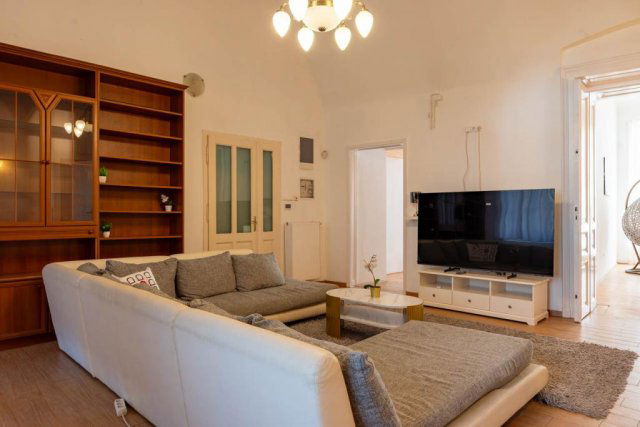 Kiadó téglalakás, albérlet, V. kerületben, Váci utcában