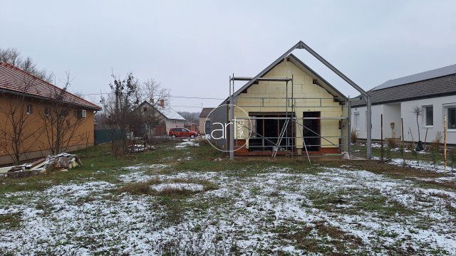 Eladó családi ház, Hódmezővásárhelyen 69 M Ft, 3 szobás