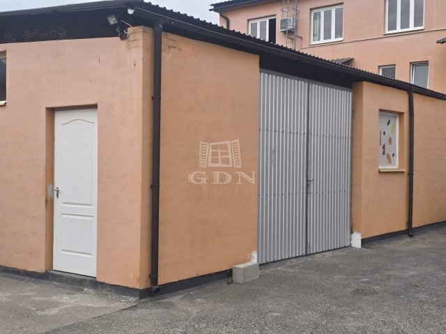 Kiadó ipari ingatlan, Solymáron 250 E Ft / hó
