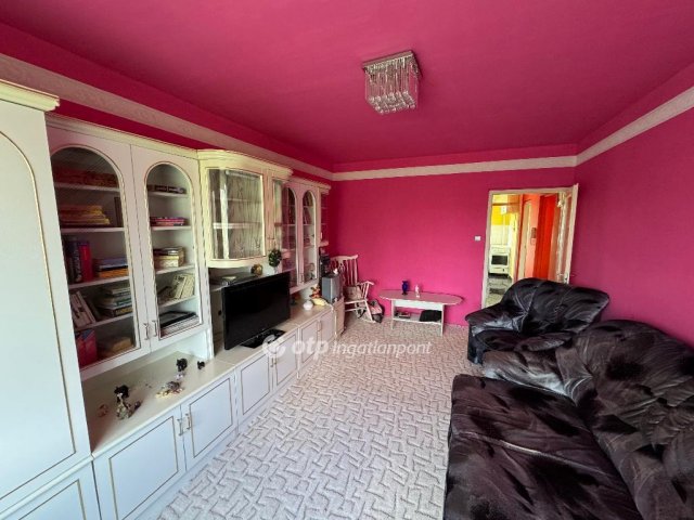 Eladó panellakás, Szegeden 57.9 M Ft, 2+2 szobás