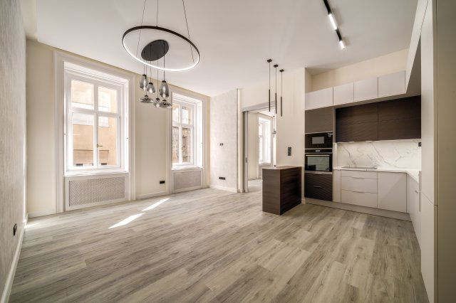 Eladó téglalakás, Budapesten, V. kerületben, Molnár utcában