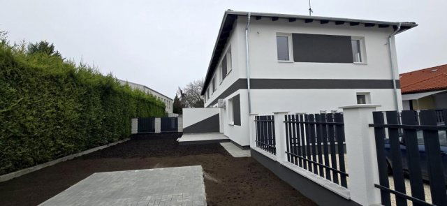 Eladó családi ház, Szigetszentmártonban 73.9 M Ft, 5 szobás