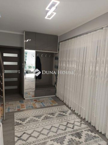 Eladó családi ház, Balatonakaliban 849.9 M Ft, 6 szobás