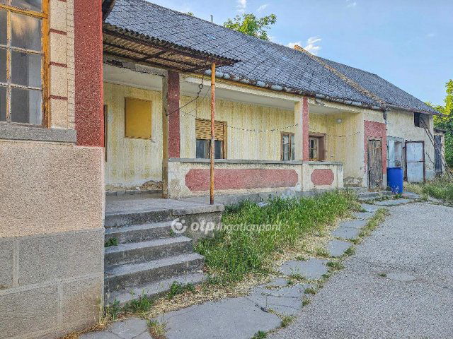 Eladó családi ház, Sárkeresztesen 29.9 M Ft, 4 szobás