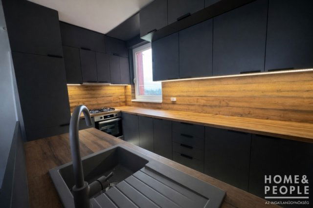 Eladó téglalakás, Hódmezővásárhelyen 73 M Ft, 4 szobás