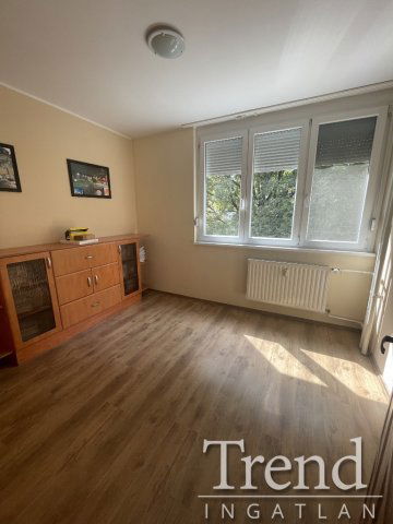 Eladó téglalakás, Dunaújvárosban 38.9 M Ft, 3 szobás