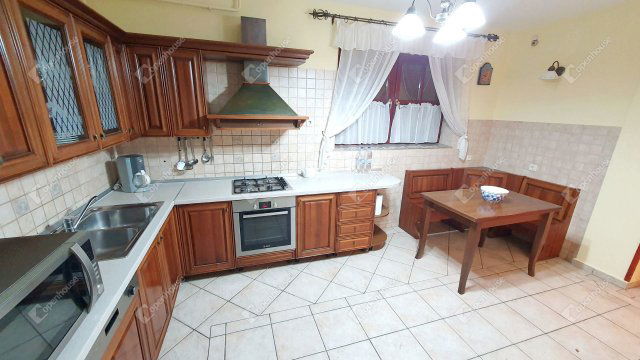 Eladó családi ház, Bükkszentkereszten 99.9 M Ft, 10 szobás