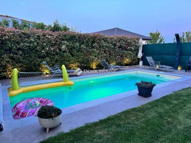 Eladó ikerház, Siófokon 179.99 M Ft, 4 szobás