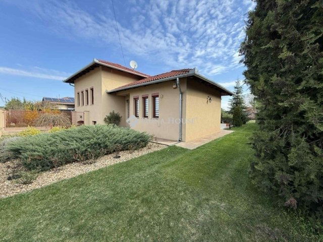 Eladó családi ház, Kecskeméten 120 M Ft, 4 szobás
