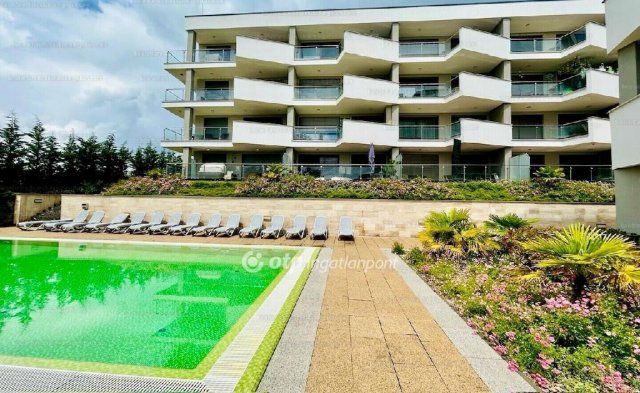 Eladó téglalakás, Balatonfüreden 270 M Ft, 4 szobás