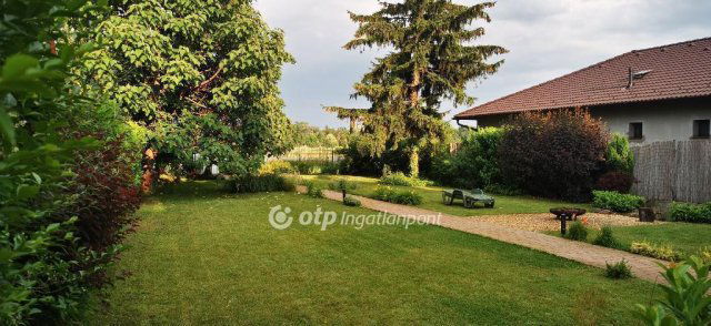 Eladó családi ház, Szigetszentmártonban 159 M Ft, 5 szobás