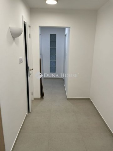 Eladó panellakás, Pécsett 57.5 M Ft, 2 szobás
