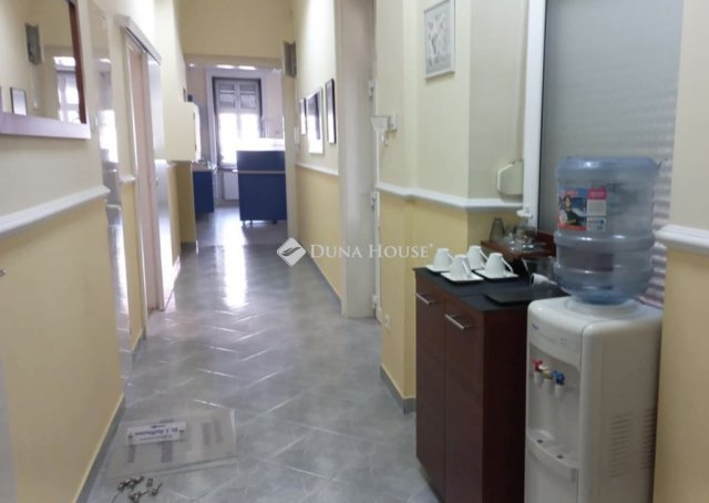 Eladó téglalakás, Sopronban 89 M Ft, 4 szobás