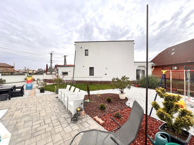 Eladó családi ház, Mikepércsen 119 M Ft, 5 szobás