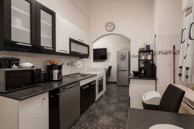 Eladó téglalakás, Budapesten, VII. kerületben 89.9 M Ft