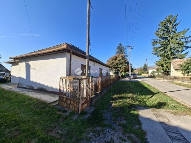 Eladó nyaraló, Szőlősgyörökön 47.999 M Ft, 5 szobás