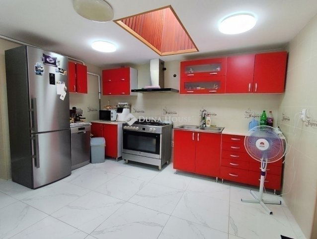 Eladó családi ház, Vecsésen 67 M Ft, 3 szobás