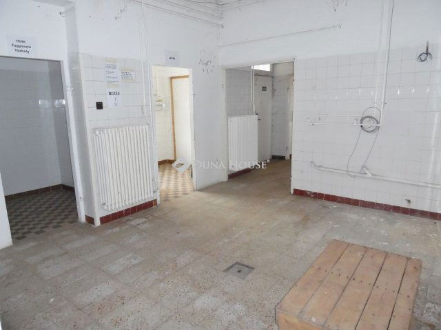 Eladó üzlethelyiség, Létavértesen 29.99 M Ft