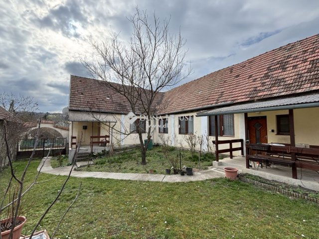 Eladó családi ház, Etyeken 70 M Ft, 5 szobás