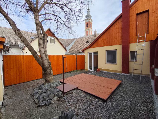 Eladó családi ház, Baján 39.9 M Ft, 1 szobás