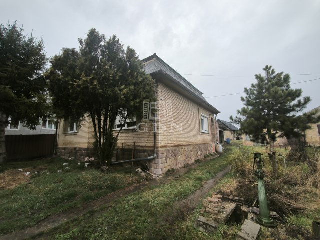 Eladó családi ház, Valkón 30 M Ft, 3+1 szobás