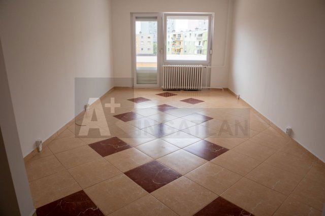 Eladó panellakás, Szegeden 44.9 M Ft, 2 szobás