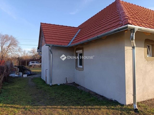 Eladó családi ház, Szegeden 62 M Ft, 3 szobás