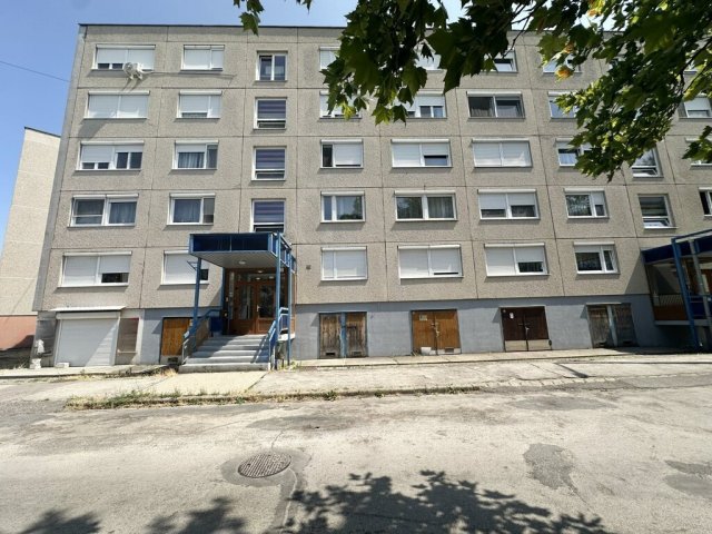 Eladó panellakás, Szigetszentmiklóson 57.999 M Ft, 2 szobás