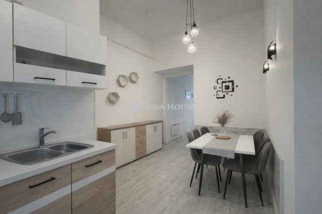 Eladó téglalakás, Budapesten, IX. kerületben, Közraktár utcában