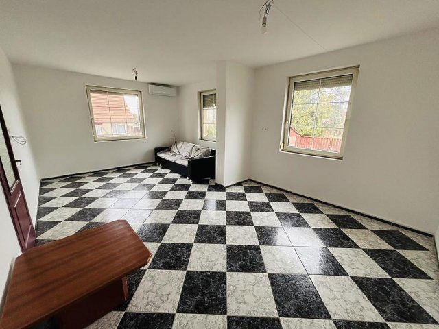 Eladó családi ház, Fóton 136.5 M Ft, 7 szobás