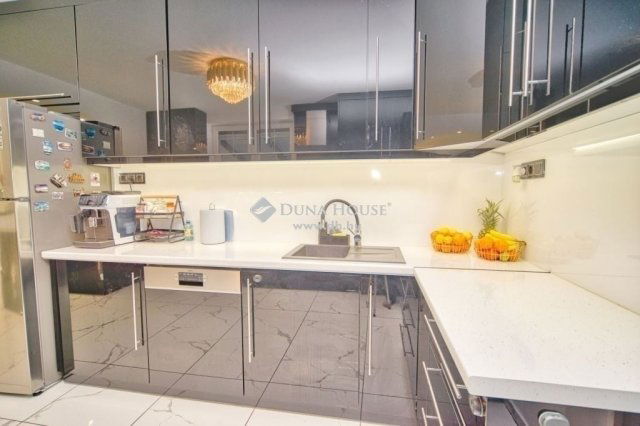 Eladó családi ház, Gyálon 299 M Ft, 7 szobás