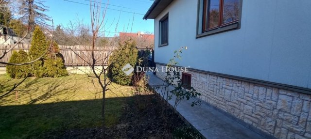 Eladó családi ház, Budaörsön 159.9 M Ft, 6 szobás