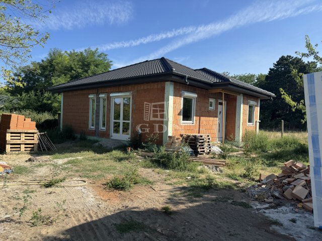 Eladó családi ház, Kecskeméten 78.9 M Ft, 4 szobás