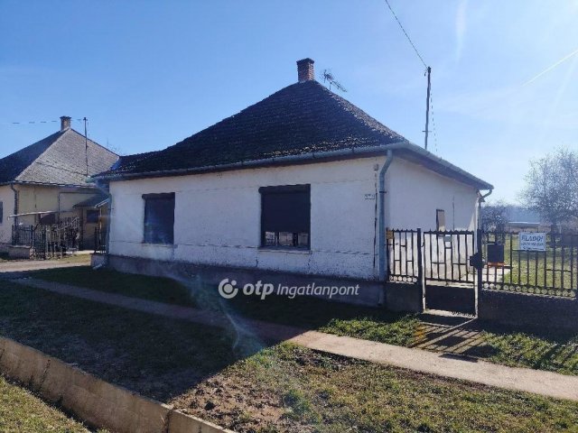 Eladó családi ház, Kölcsén 9.65 M Ft, 2 szobás