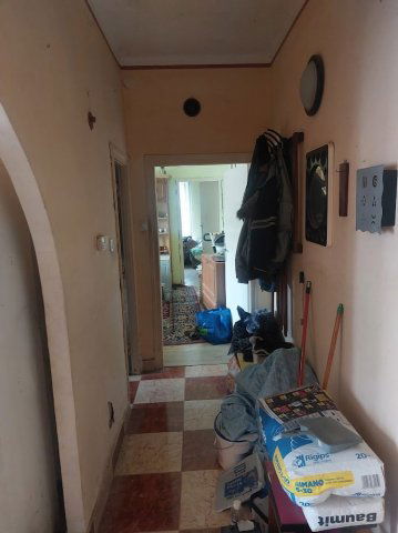 Eladó téglalakás, Komlón 12 M Ft, 2 szobás