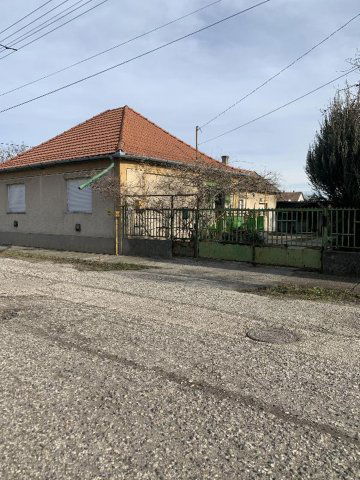 Eladó családi ház, Hatvanban 30 M Ft, 2 szobás