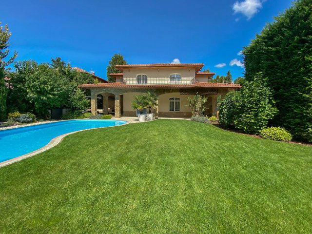 Eladó családi ház, Gödön 299 M Ft, 7 szobás