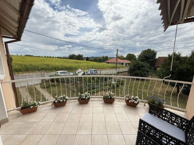 Eladó családi ház, Pécsett 115 M Ft, 4 szobás