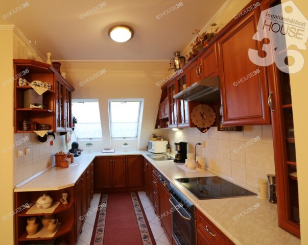 Eladó téglalakás, Kecskeméten 74.2 M Ft, 4 szobás